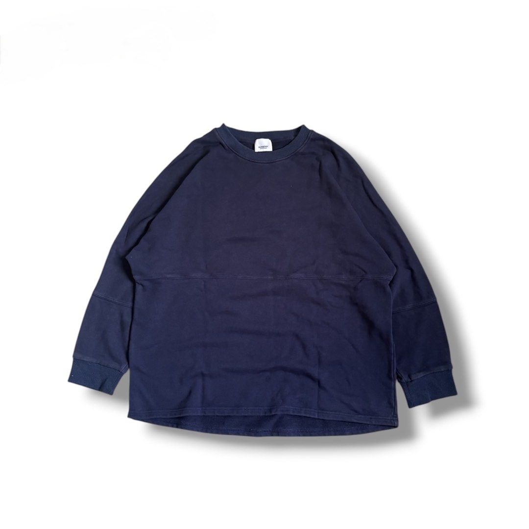Burberry Sweatshirt (Category: Coats, Jackets and Outerwear) located in Minglanilla. Submitted by zydeeeey (Listing ID 1469065167, Image 2). Description: BURBERRY VERY GOOD CONDITION Size Large 23.5 Width x 27.5-28.5 Length COLOR RATE - 9/10 Slight Stains (Unnoticeable when worn) PM ME FOR MORE DETAILS.