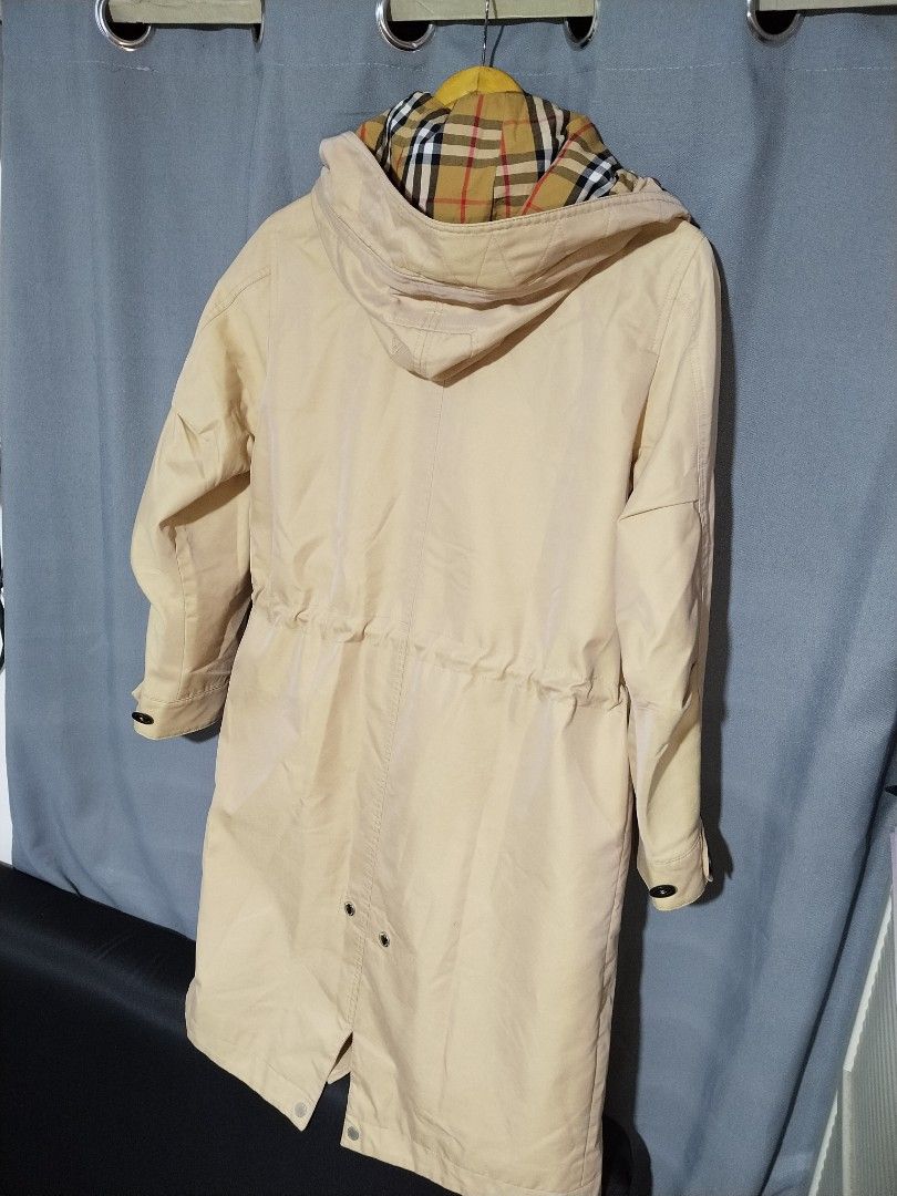 Burberry Trench Coat Khaki (Category: Luxury Apparel) located in Taytay. Submitted by the_vtg_pop-up (Listing ID 1468972807, Image 2). Description: need dry cleaning small oversize.