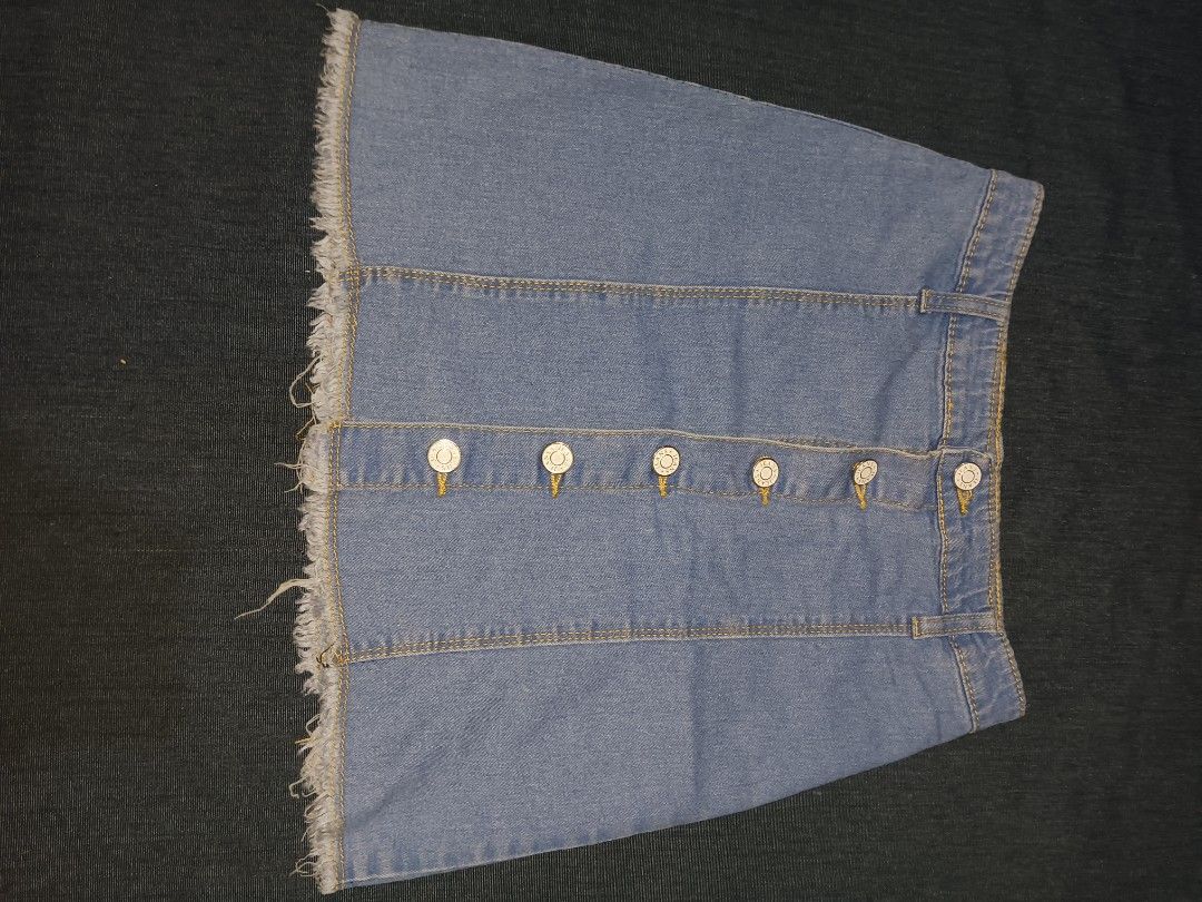 Button-front A-line denim mini skirt (Category: Skirts) located in Caloocan City. Submitted by justleanne (Listing ID 1468966518, Image 1). Description: SIZE: 24 ‎LENGTH: 15inch ‎USED BUT NOT ABUSE ‎RFS : NEED FUNDS.