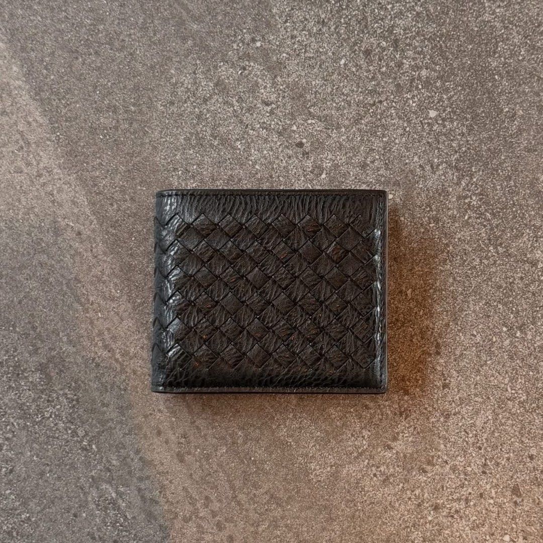 BV Wallet (Category: Wallets & Card Holders) located in Manila. Submitted by hatline_co. (Listing ID 1469097194, Image 2). Description: .