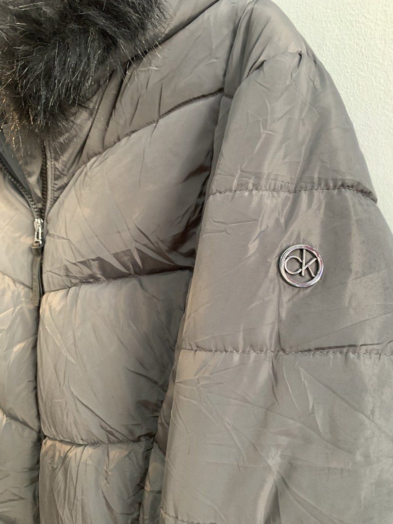 Calvin Klein | Puffer Jacket (Category: Coats, Jackets and Outerwear) located in Baao. Submitted by berdengsungay08 (Listing ID 1469080855, Image 3). Description: Calvin Klein | Puffer Jacket Dimes: 25”W x 29”L 25.5”slv 9.5/10 Color Rate Excellent Condi Flaws: ❌❌❌.