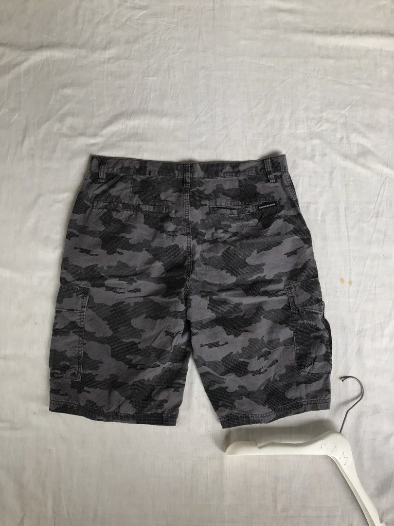 CALVIN KLEIN Camou Cargo Short (Category: Shorts) located in San Fernando. Submitted by ramjames18 (Listing ID 1468989084, Image 3). Description: •CALVIN KLEIN Camou Cargo Short 🔥 -Very Good to Excellent Condition -9/10 Color Rate -6 Pockets / Lightweight Cargo -W:32 (31-33 waistlines) -L:21” Pm sa interested! 📥 .
