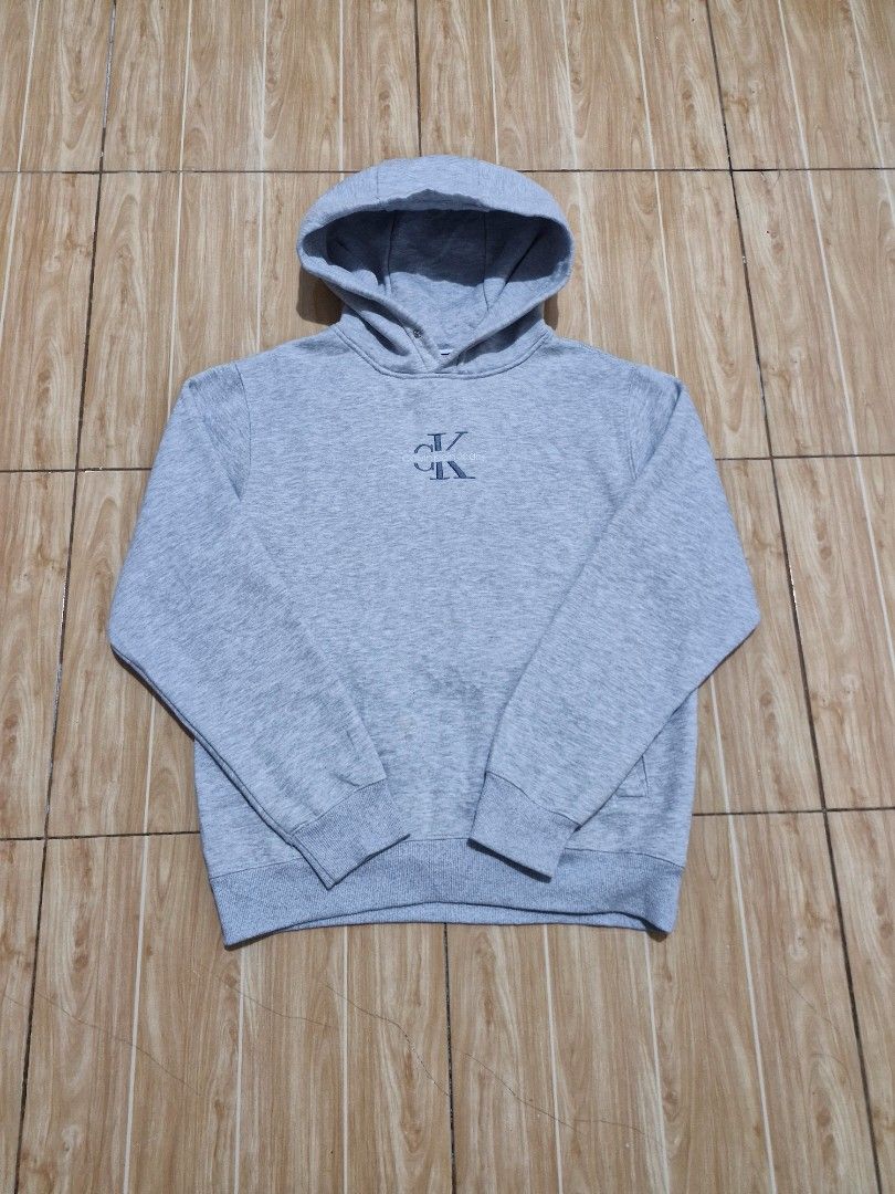 Calvin Klein embroidered (Category: Hoodies) located in Antipolo. Submitted by kentoy6666 (Listing ID 1468952633, Image 1). Description: .