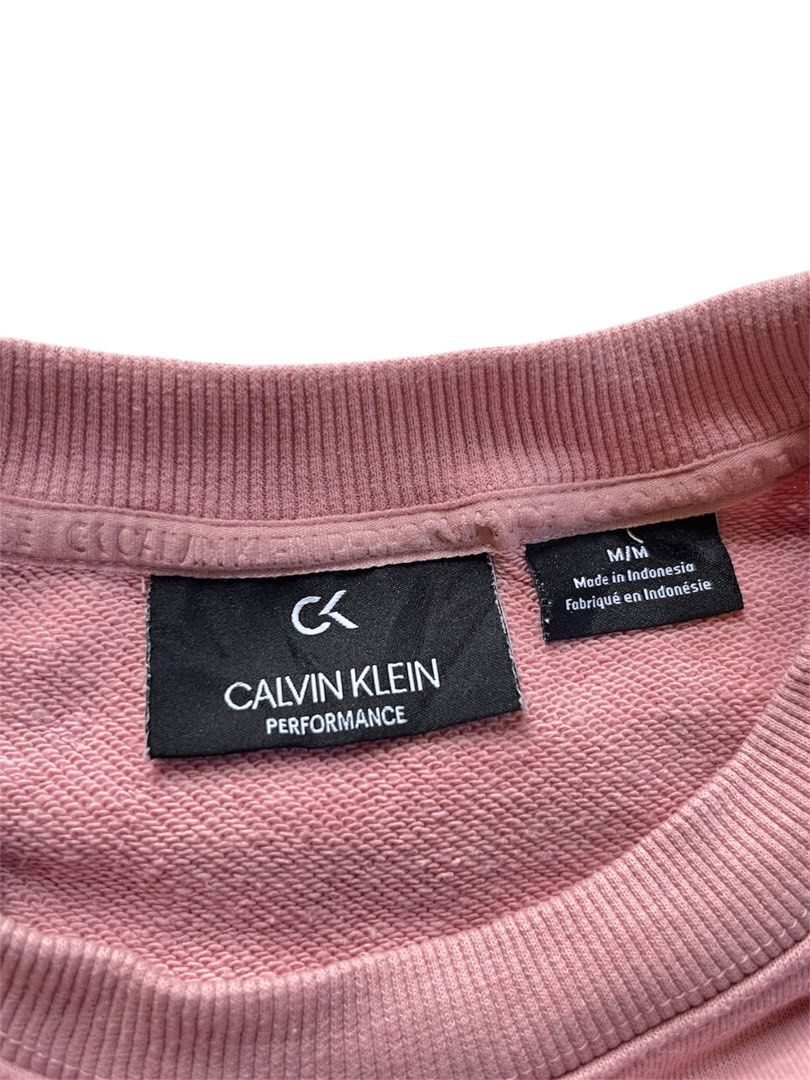 Calvin Klein Sweater (Category: Hoodies) located in Davao. Submitted by fastbear-aad4 (Listing ID 1469060634, Image 3). Description: CALVIN KLEIN CREW NECK Rubber design Mid heavy/thick Size: Medium Dimes: 21x26 Color rate: 9.5/10 Condition: Excellent! Issue: None 📩📩📩.