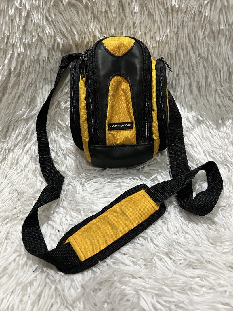 Camera bag/Handy Cam (Category: Camera Bags & Carriers) located in Pasig City. Submitted by minminreyn (Listing ID 1468998691, Image 1). Description: Handycam camera bag Pwede sling /ipasok sa belt Padded loob Kasya iphone 14 Issue need laba no butas no sira naman What you see is what you get No cod Cavite Jnt Only Mon to Sat Siena College of Delmonte Ave. Qc Meet up or lalamove (Sunday only).