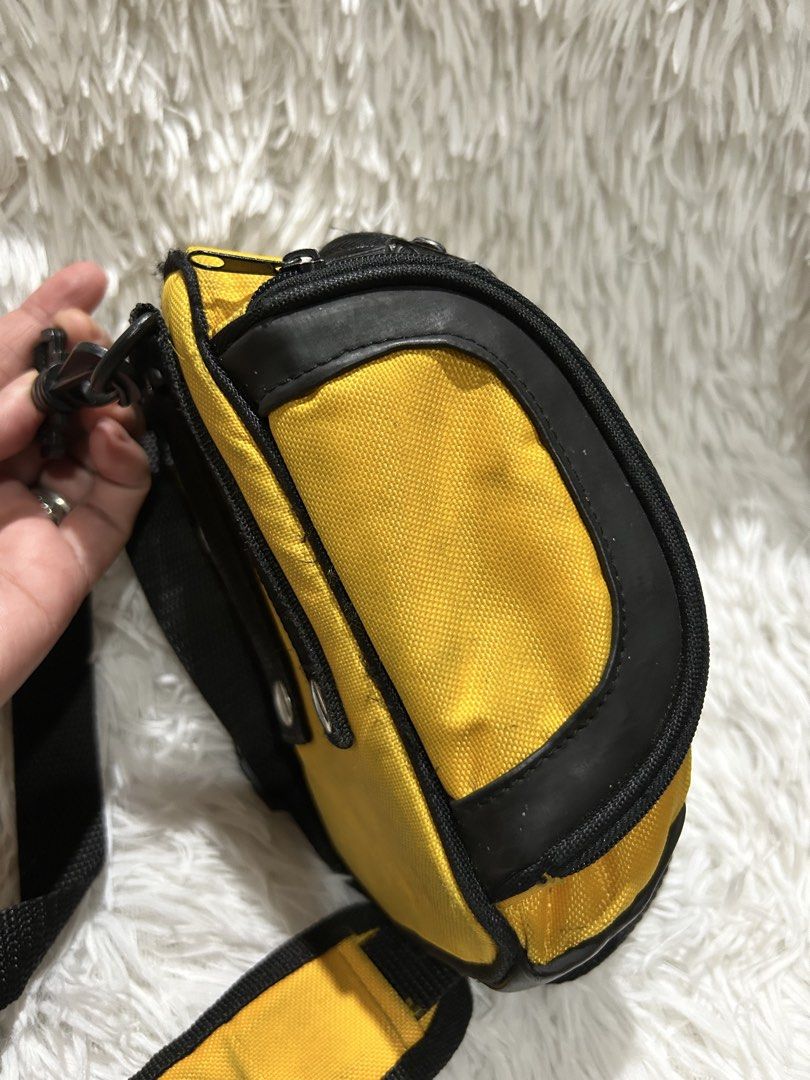 Camera bag/Handy Cam (Category: Camera Bags & Carriers) located in Pasig City. Submitted by minminreyn (Listing ID 1468998691, Image 3). Description: Handycam camera bag Pwede sling /ipasok sa belt Padded loob Kasya iphone 14 Issue need laba no butas no sira naman What you see is what you get No cod Cavite Jnt Only Mon to Sat Siena College of Delmonte Ave. Qc Meet up or lalamove (Sunday only).