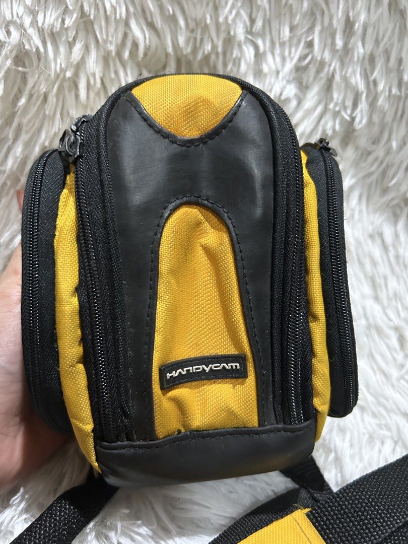 Camera bag/Handy Cam (Category: Camera Bags & Carriers) located in Pasig City. Submitted by minminreyn (Listing ID 1468998691, Image 2). Description: Handycam camera bag Pwede sling /ipasok sa belt Padded loob Kasya iphone 14 Issue need laba no butas no sira naman What you see is what you get No cod Cavite Jnt Only Mon to Sat Siena College of Delmonte Ave. Qc Meet up or lalamove (Sunday only).