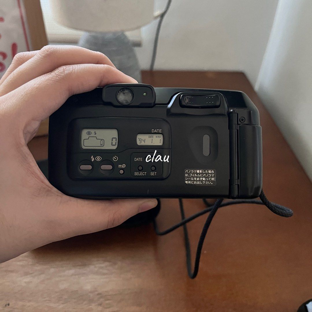 Cano Autoboy Luna 35 (Category: Cameras) located in Muntinlupa City. Submitted by on.repeeat (Listing ID 1469053553, Image 3). Description: Canon autoboy Luna 35 🏷️3499 (nego) Autofocus: 3-point AiAF (Artificial Intelligence Autofocus) system with a range from 0.6 m to infinity. Flash Modes: Auto, flash-on, flash-off, and red-eye slow sync. Only issue is di na angat flash fully need ipitan ng paper — please see vid Unit, battery, pouch, strap as