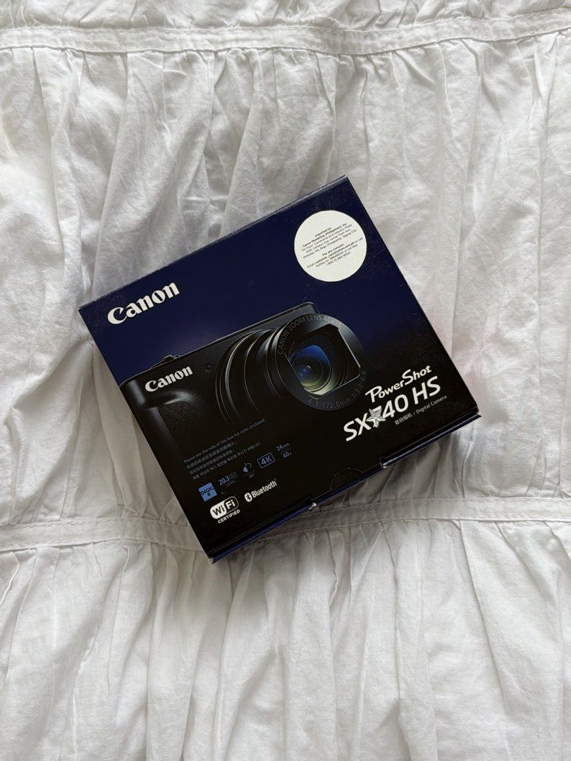 Canon SX740 HS Digicam (Category: Cameras) located in Muntinlupa City. Submitted by mochi_moshi (Listing ID 1468939758, Image 2). Description: Canon SX740 HS Digicam - one month old - once lang nagamit, brand new with receipt, box, and warranty - as in bagong bago - complete pa plastic packaging RFS: Need funds.
