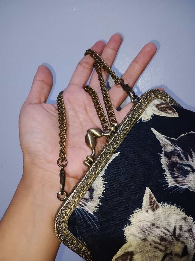 Canvas kisslock chain sling (Category: Luxury Bags & Wallets) located in Las Pinas. Submitted by jennyheaven (Listing ID 1468981616, Image 3). Description: .