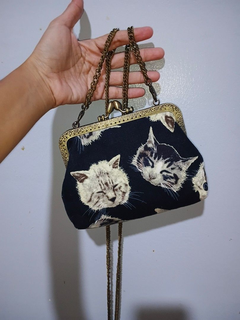 Canvas kisslock chain sling (Category: Luxury Bags & Wallets) located in Las Pinas. Submitted by jennyheaven (Listing ID 1468981616, Image 2). Description: .
