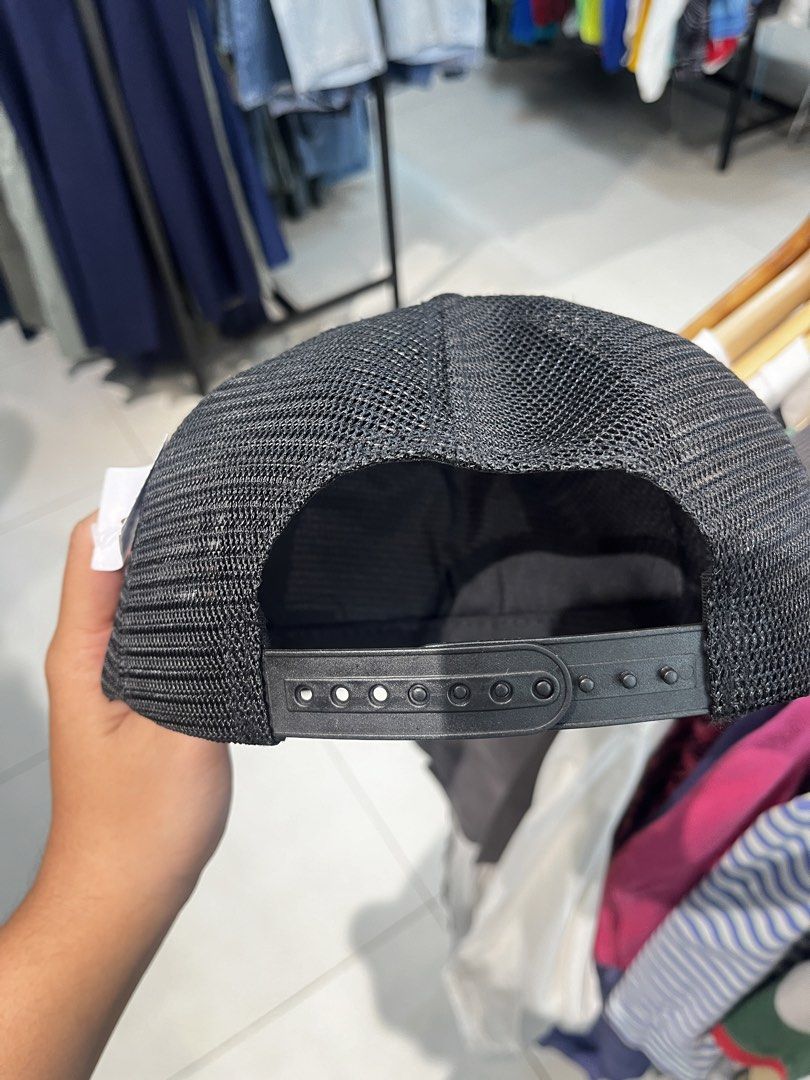 Cap (Category: Cap & Hats) located in Kuala Selangor. Submitted by pykathrift (Listing ID 1468950074, Image 3). Description: .