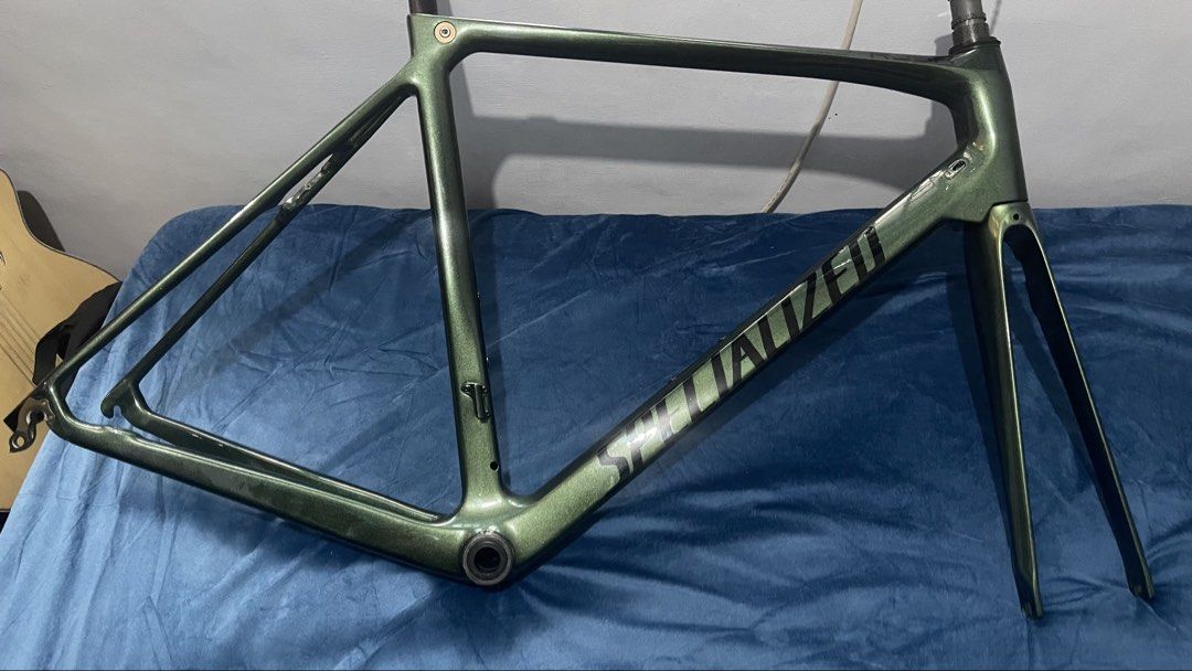 Carbon Specialized frame size 54 (Category: Bicycles) located in Manila. Submitted by yaquzo (Listing ID 1468999286, Image 1). Description: Brand new but repainted to chameleon green .