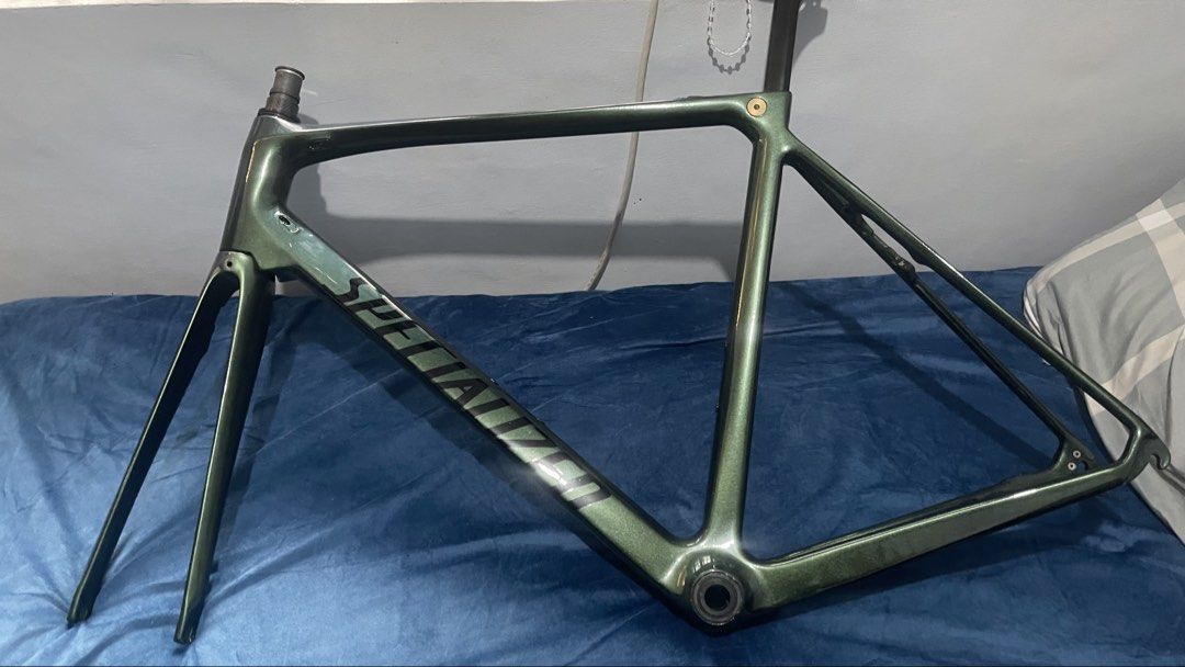 Carbon Specialized frame size 54 (Category: Bicycles) located in Manila. Submitted by yaquzo (Listing ID 1468999286, Image 2). Description: Brand new but repainted to chameleon green .