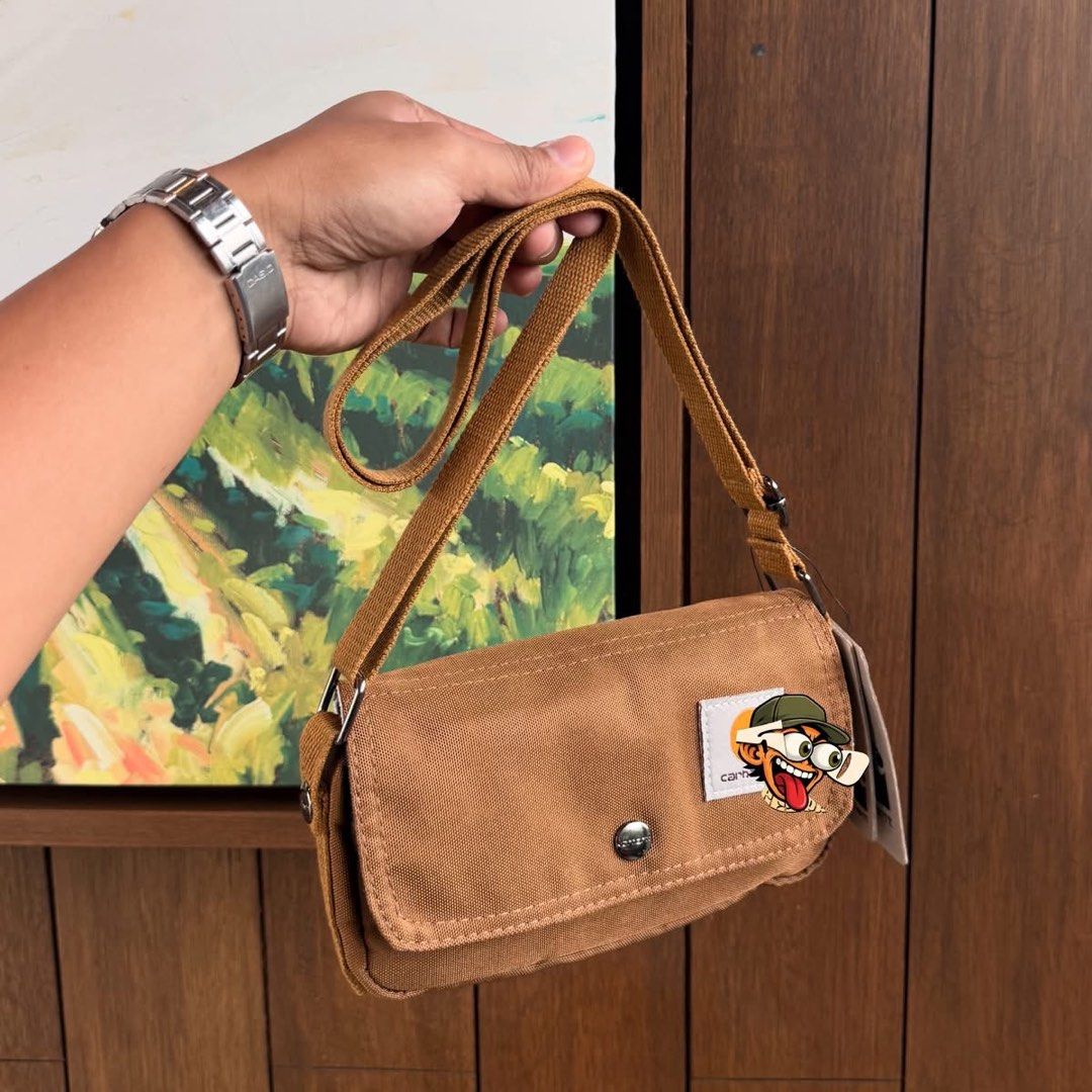 Carhartt Crossbody Bag (Category: Cross-body Bags) located in Manila. Submitted by hatline_co. (Listing ID 1469096388, Image 3). Description: .