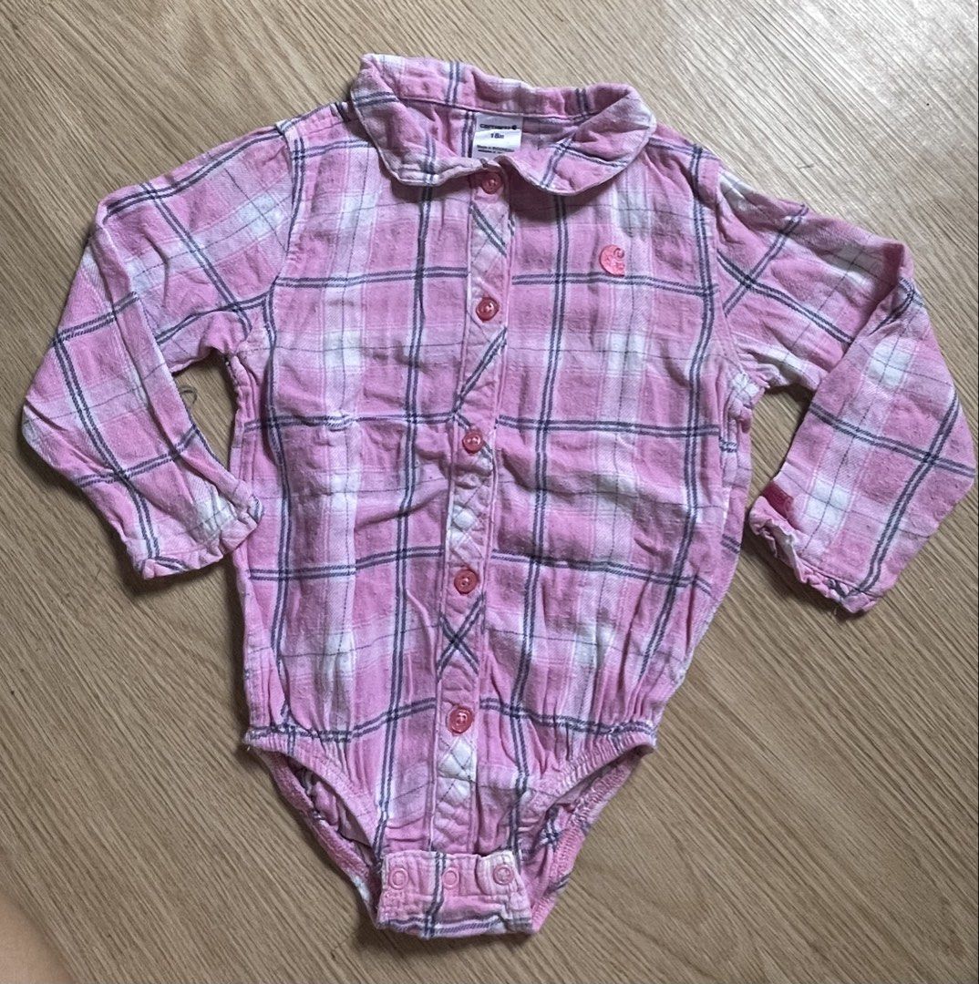 Carhartt onesies (Category: Babies & Kids Fashion) located in Naga. Submitted by anbl1004 (Listing ID 1469128024, Image 1). Description: minimal lints 12-18months .