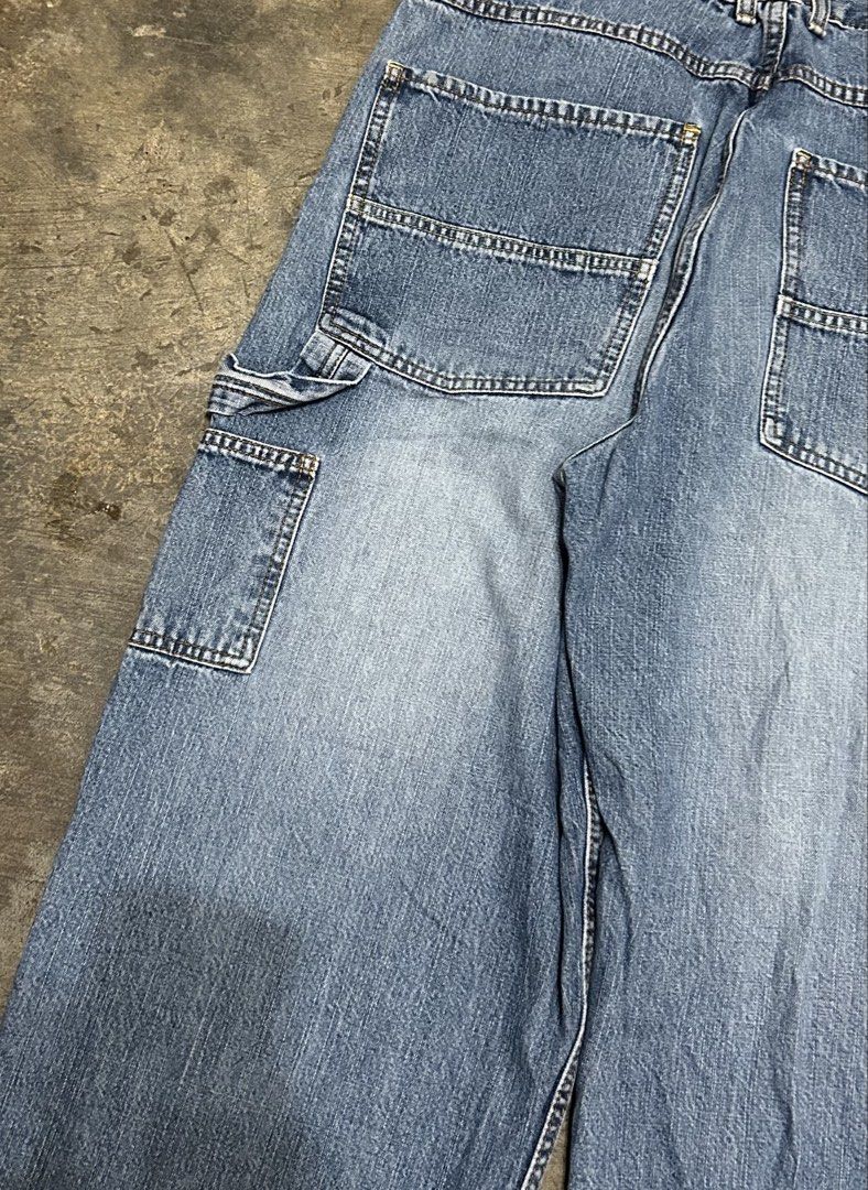 Carpenter Pants (Category: Jeans) located in Alicia. Submitted by sammyviloria (Listing ID 1469101743, Image 2). Description: Size 34 L- 40.
