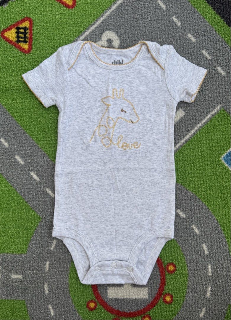 Carter’s Giraffe Print Bodysuit Onesie (Category: Babies & Kids Fashion) located in Rizal. Submitted by preloovved (Listing ID 1469058967, Image 1). Description: Super cute gray baby bodysuit featuring an adorable giraffe graphic and gold 'love' text. Made of soft cotton with yellow scalloped trim and bottom snap buttons for easy diaper changes. Preloved, 12mos Meet-up only in GB1 San Mateo, Rizal Shipping fee c/o buyer. Tres Marias or J&T expres