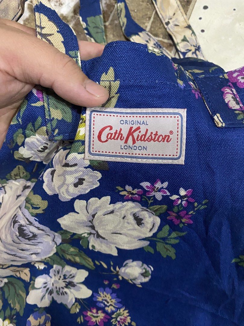 Cath kidston london totebag (Category: Tote Bags) located in Tagoloan. Submitted by puretiger-389e (Listing ID 1468943703, Image 2). Description: Cath Kidston Tote bag Good as new 13x14.5 No issue.