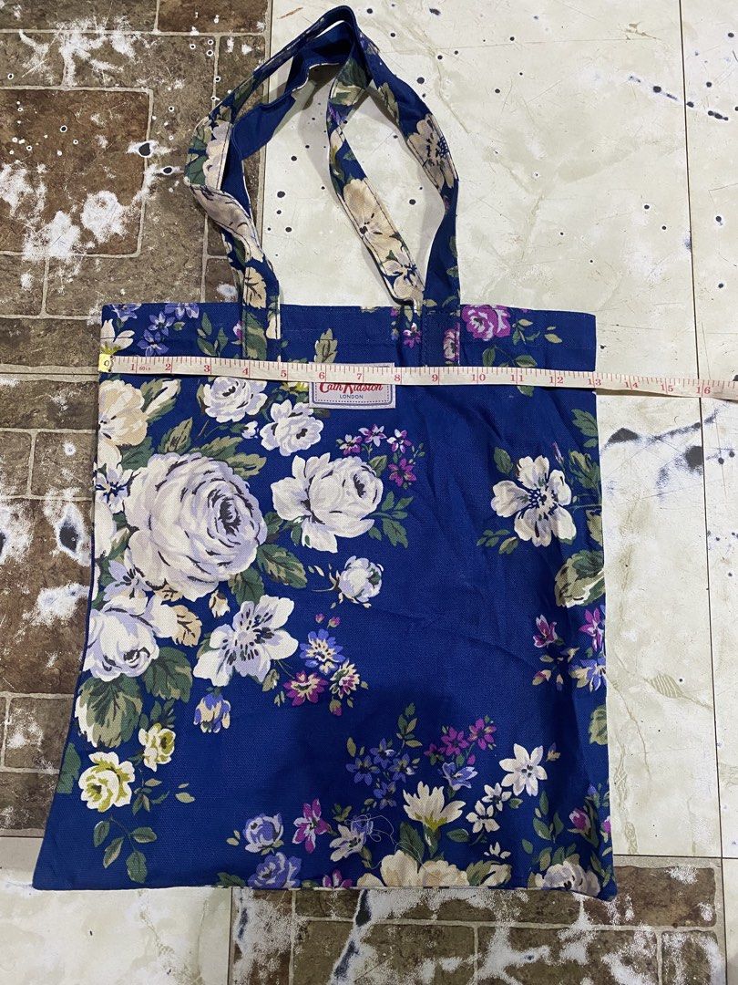 Cath kidston london totebag (Category: Tote Bags) located in Tagoloan. Submitted by puretiger-389e (Listing ID 1468943703, Image 3). Description: Cath Kidston Tote bag Good as new 13x14.5 No issue.