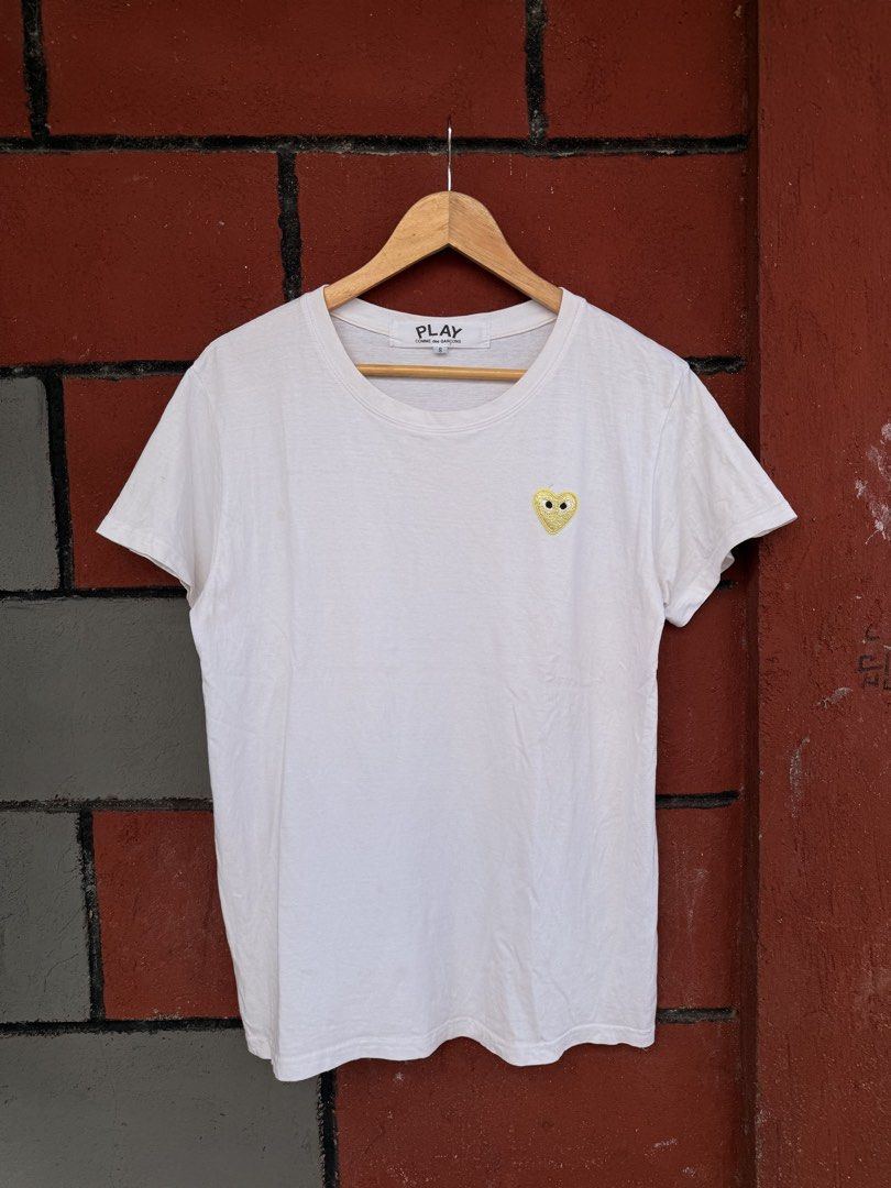 CDG Play (Category: Shirts) located in Baguio. Submitted by mardimercredi14 (Listing ID 1469045459, Image 1). Description: 🔥 CDG Play Dimensions: 21*27 Condition: very good Color Rate: 10 ❌ needs laundry ❌ missing washtag.