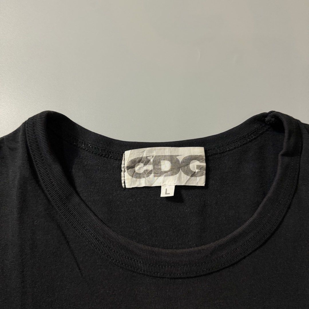 CDG TILT LOGO TEE (Category: Tshirts & Polo Shirts ) located in Dagupan City. Submitted by dgp.plvg (Listing ID 1468953536, Image 3). Description: CDG TILT LOGO TEE Size: Large Width: 19.5” Length: 27” Condition: Excellent Issues: none. signs of usage only. Mine: ₱2,000 .