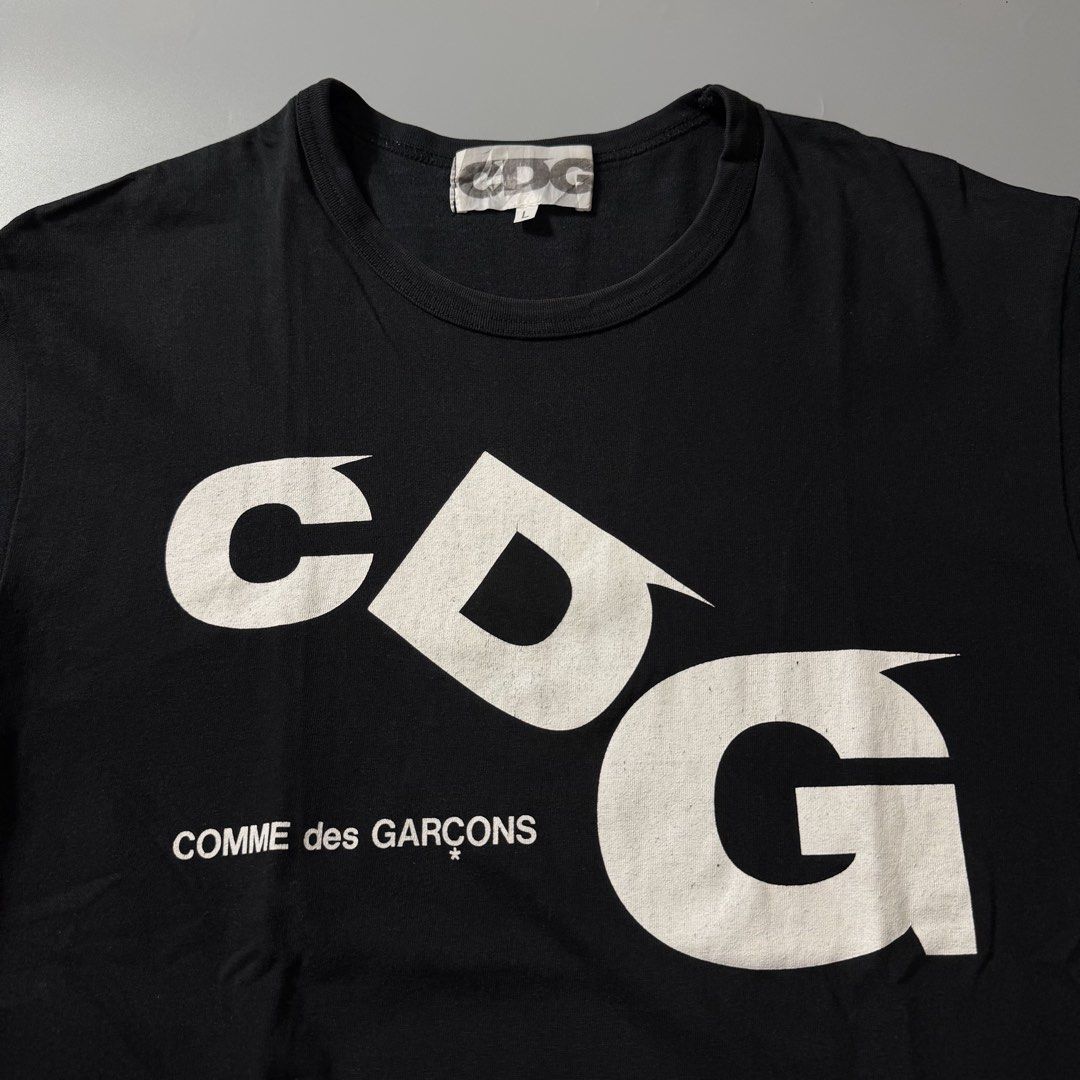 CDG TILT LOGO TEE (Category: Tshirts & Polo Shirts ) located in Dagupan City. Submitted by dgp.plvg (Listing ID 1468953536, Image 2). Description: CDG TILT LOGO TEE Size: Large Width: 19.5” Length: 27” Condition: Excellent Issues: none. signs of usage only. Mine: ₱2,000 .