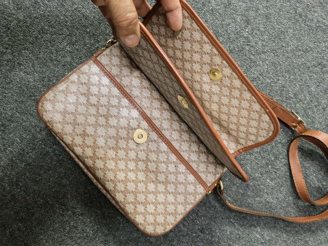 Celine Macadam (Category: Luxury Bags & Wallets) located in Bacolod City. Submitted by johnthrift (Listing ID 1468997799, Image 3). Description: Celine Macadam Crossbody Authentic Rank AB Napakasolid pa Issue lang loob powderized some parts due to its vtg condition pero yung labas napakasolid Dm me if youre interested💌.