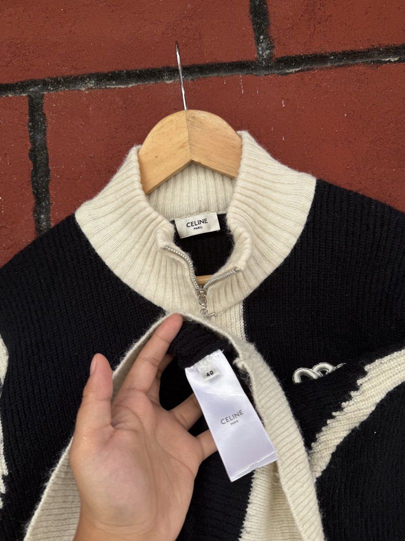 Celine (Category: Coats, Jackets and Outerwear) located in Baguio. Submitted by mardimercredi14 (Listing ID 1469044208, Image 3). Description: 🔥 Celine Dimensions: 22.5*24 Condition: excellent Color Rate: 10 ❌ needs laundry.