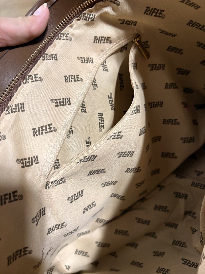 CELINE Shoulder Bag (Category: Shoulder Bags) located in Manila. Submitted by nikhajeramie (Listing ID 1469104778, Image 3). Description: 📍tondo, manila.