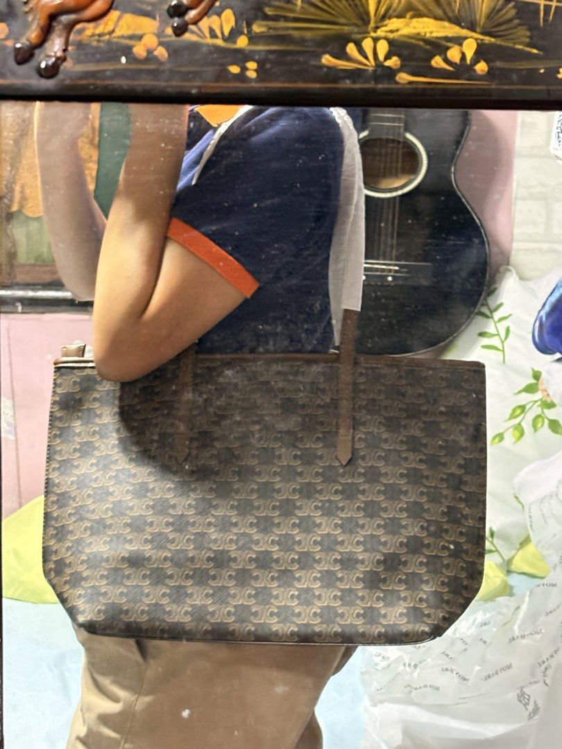 CELINE Shoulder Bag (Category: Shoulder Bags) located in Manila. Submitted by nikhajeramie (Listing ID 1469104778, Image 2). Description: 📍tondo, manila.
