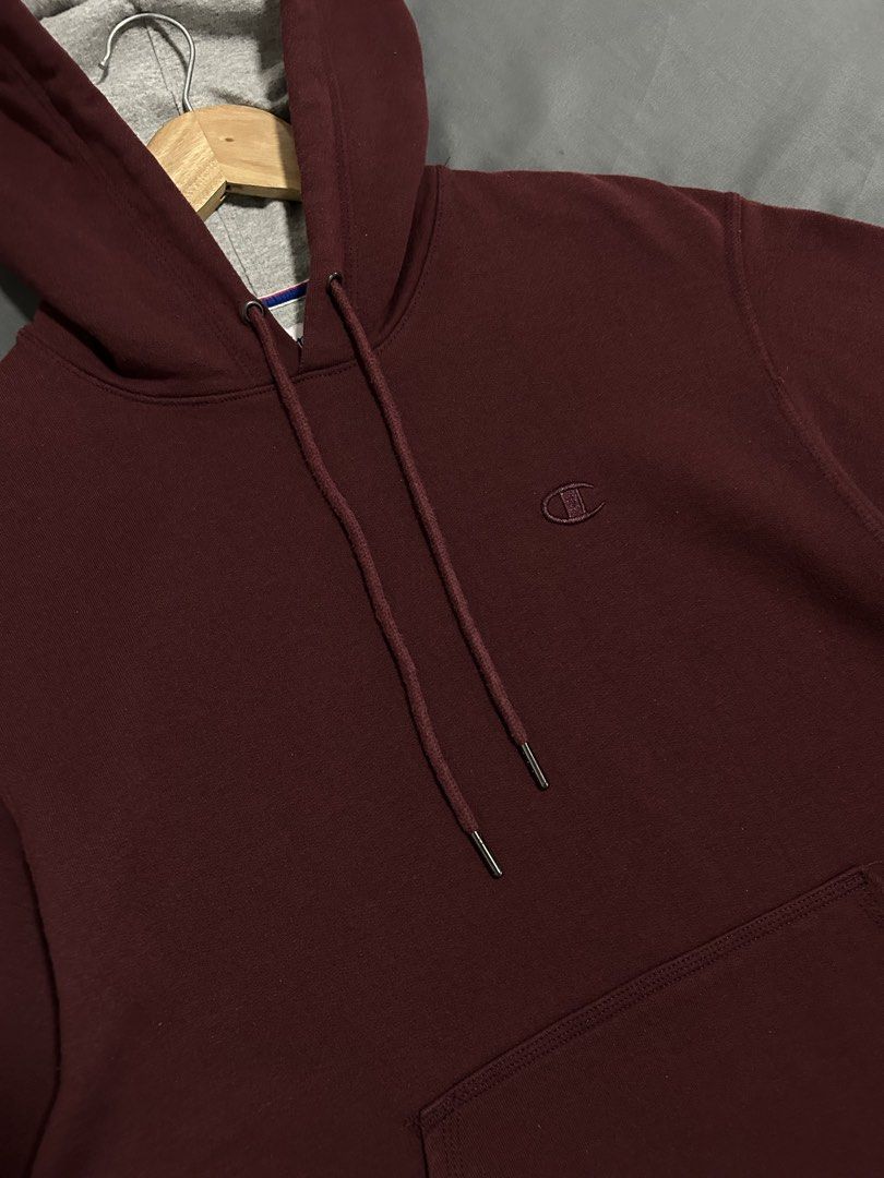 Champion Authentic Athleticwear ‘Maroon’ (Category: Coats, Jackets and Outerwear) located in Cavite. Submitted by gnthrift (Listing ID 1468935587, Image 2). Description: Champion Authentic Athleticwear ‘Maroon’ Size: S on tag Dimes: 19.5x27 Color rate: 9.8/10 Complete tags Excellent condition Mine 450 + SF Location: Indang, Cavite Courier: J&T Express MOP: Gcash.