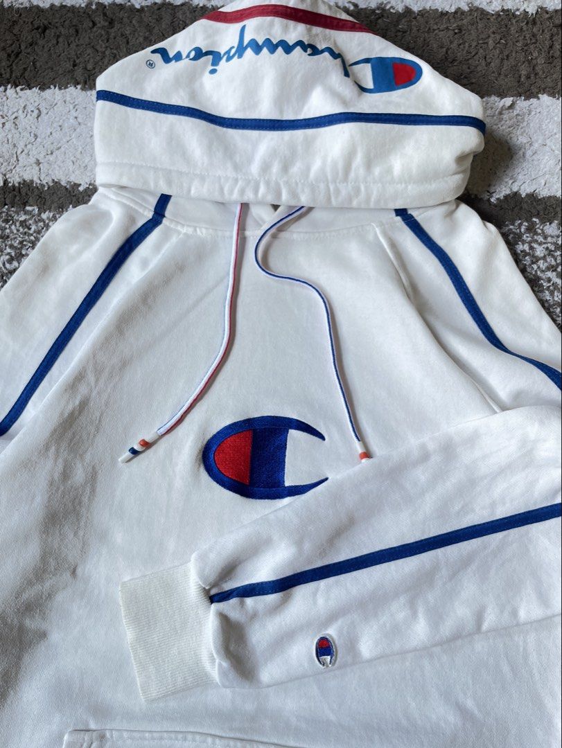 Champion Big logo Hoodie ✨ (Category: Hoodies) located in Cebu City. Submitted by superdreii (Listing ID 1468988106, Image 2). Description: Condition: Very Good Issue: None (need wash only) 9.5/10 Color rate Color may vary due to its lighting ❗️Please lower your expectations since this item is thrifted❗️ Size Large on tag 📏Dimes: 21x28.5 📍Loc. Naga, Cebu 🚚 J&T EXPRESS DM FOR SURE BUYER AND FOR MORE DETAILS 📥 .