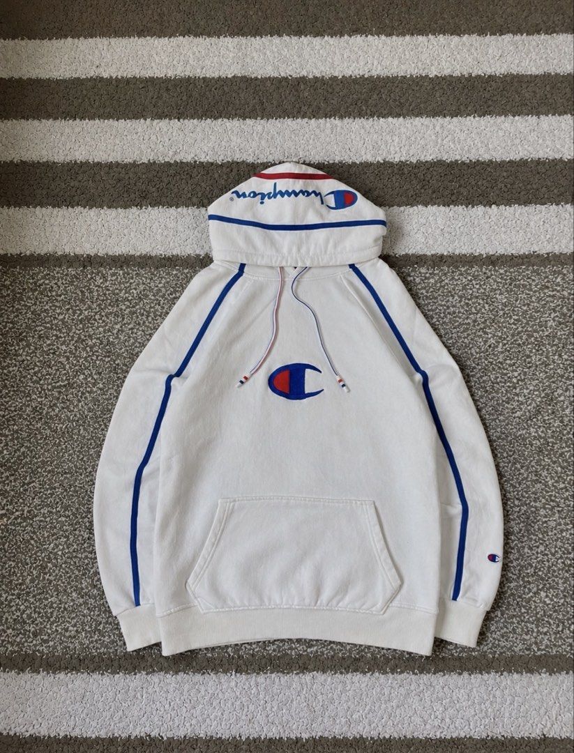 Champion Big logo Hoodie ✨ (Category: Hoodies) located in Cebu City. Submitted by superdreii (Listing ID 1468988106, Image 1). Description: Condition: Very Good Issue: None (need wash only) 9.5/10 Color rate Color may vary due to its lighting ❗️Please lower your expectations since this item is thrifted❗️ Size Large on tag 📏Dimes: 21x28.5 📍Loc. Naga, Cebu 🚚 J&T EXPRESS DM FOR SURE BUYER AND FOR MORE DETAILS 📥 .