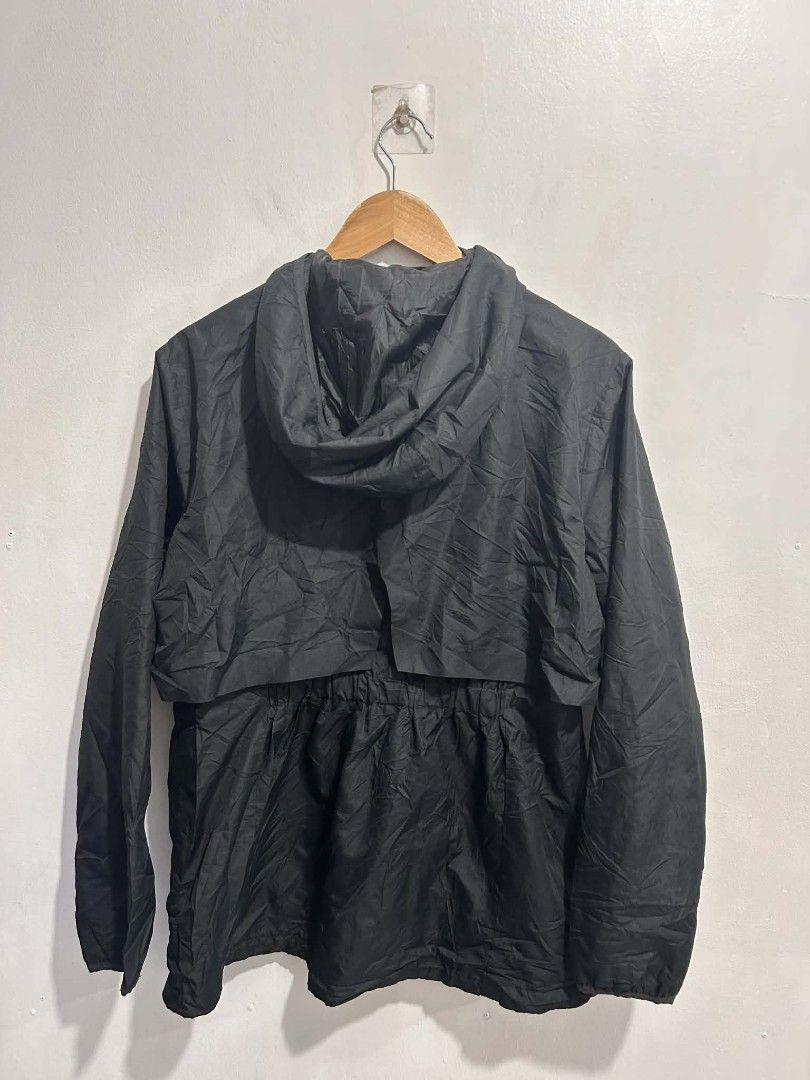 Champion Hooded Windbreaker Jacket (Category: Coats, Jackets and Outerwear) located in Rizal. Submitted by thrift_finds_739 (Listing ID 1469048398, Image 2). Description: NO ISSUE Excellent Condition Size: Large Color rate: 9/10 Length: 27 Width: 21 Please manage your expectations — we open premium bulk ukay bundles shipped directly from the US! 🇺🇸.