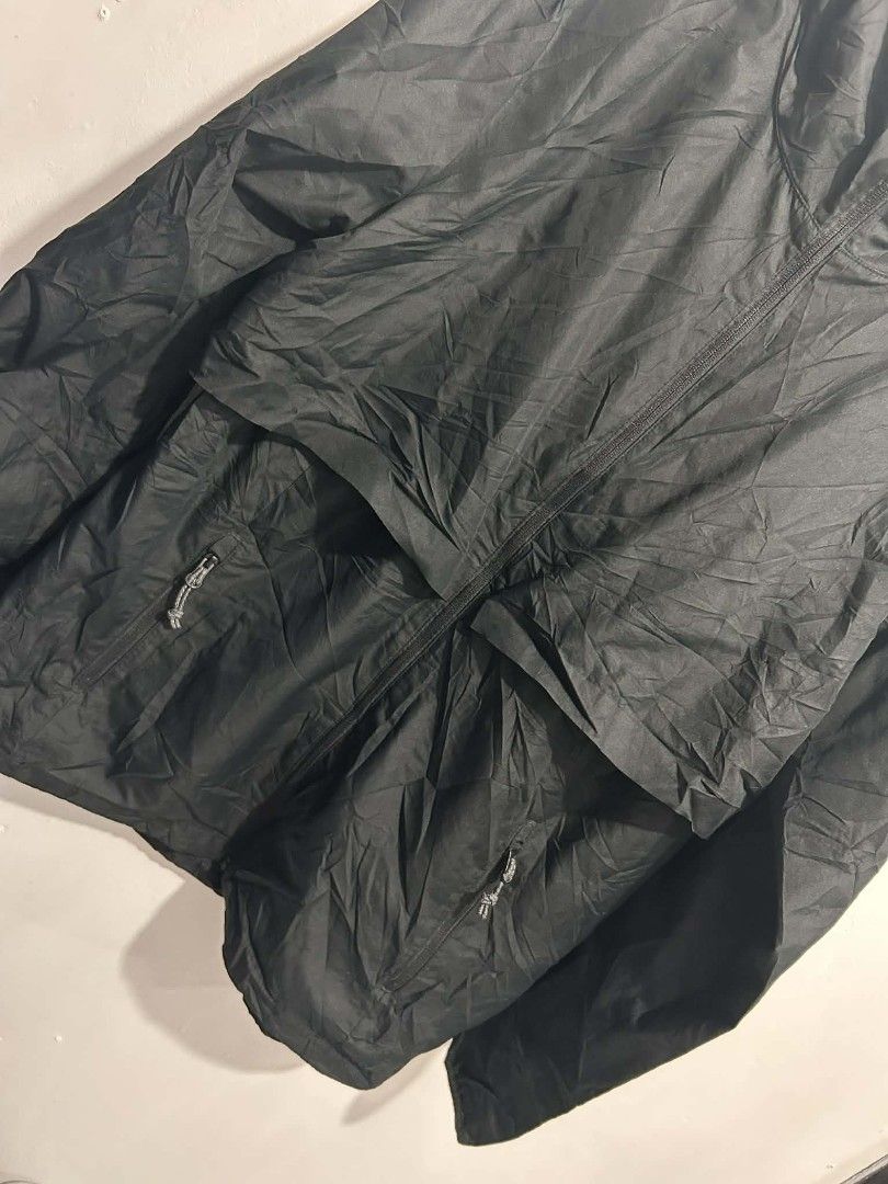 Champion Hooded Windbreaker Jacket (Category: Coats, Jackets and Outerwear) located in Rizal. Submitted by thrift_finds_739 (Listing ID 1469048398, Image 3). Description: NO ISSUE Excellent Condition Size: Large Color rate: 9/10 Length: 27 Width: 21 Please manage your expectations — we open premium bulk ukay bundles shipped directly from the US! 🇺🇸.