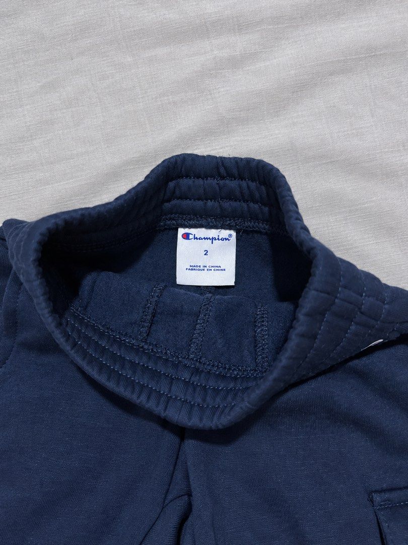 Champion Navy Cargo Sweatpants Size 2 (Category: Joggers) located in Cabanatuan. Submitted by yass03_loved (Listing ID 1469109112, Image 2). Description: Used once.
