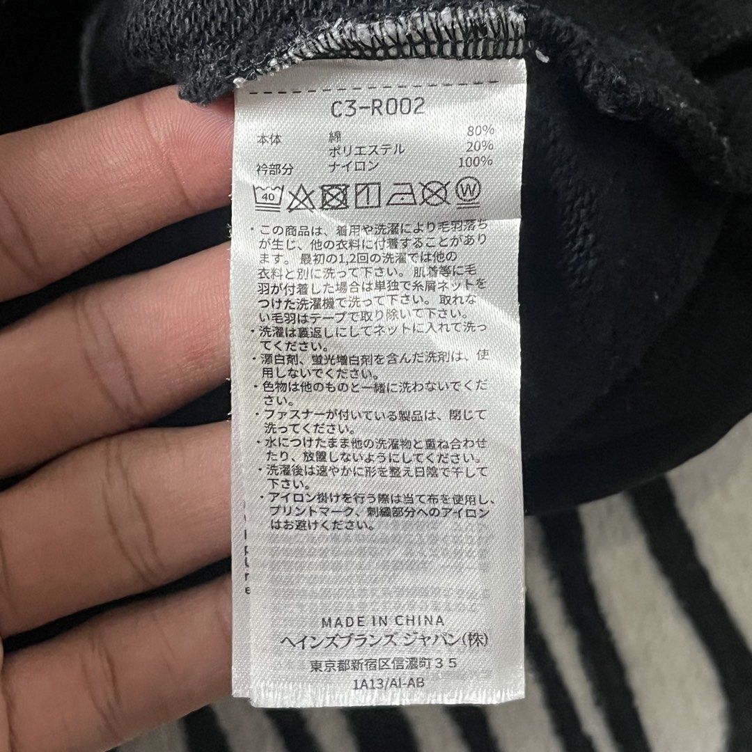 Champion quarter zip long sleeve (Category: Coats, Jackets and Outerwear) located in Manila. Submitted by royaldripmanila (Listing ID 1469084294, Image 3). Description: No issue W24 L28.