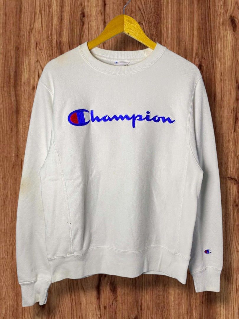 Champion Reverse weave (Category: Coats, Jackets and Outerwear) located in Rizal. Submitted by kassifllanto (Listing ID 1469161447, Image 1). Description: No issues.