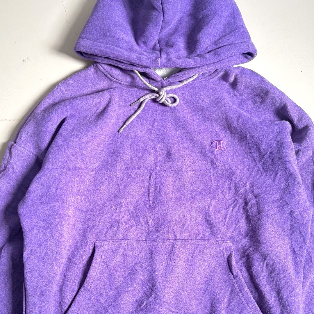 Champion Reverse Weave Hoodie (Category: Coats, Jackets and Outerwear) located in Minglanilla. Submitted by zydeeeey (Listing ID 1469066792, Image 2). Description: Champion Reverse Weave Hoodie EXCELLENT CONDITION Size XL On tag 23 Width x 27-28 Length COLOR RATE - 10/10 NO ISSUES PM ME FOR MORE DETAILS.