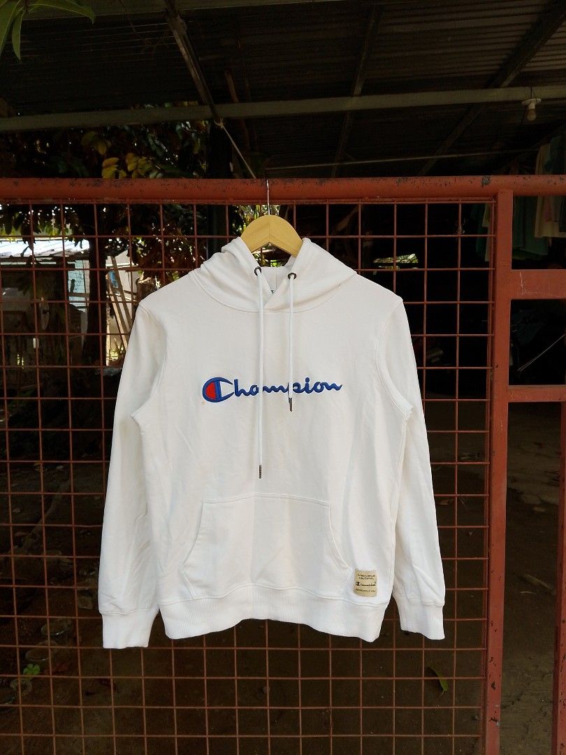 Champion script logo Hoodie (Category: Coats, Jackets and Outerwear) located in Manila. Submitted by adinsthrift (Listing ID 1468998027, Image 1). Description: Champion script logo Hoodie SIZE- M L-23.5 W-18 10/10 CONDI 10/10 COLOR RATE NO ISSUE!.