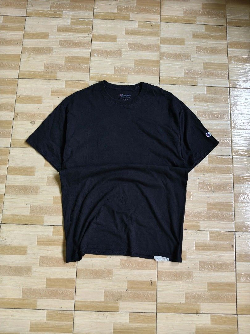 Champion shirt (Category: Tshirts & Polo Shirts ) located in Malita. Submitted by thrift_john (Listing ID 1469061993, Image 1). Description: ‎◾️Dimes: 21,30 / L ‎◾️Condition: excellent ‎◾️Issue: none ‎◾️Color rate: 10/10.
