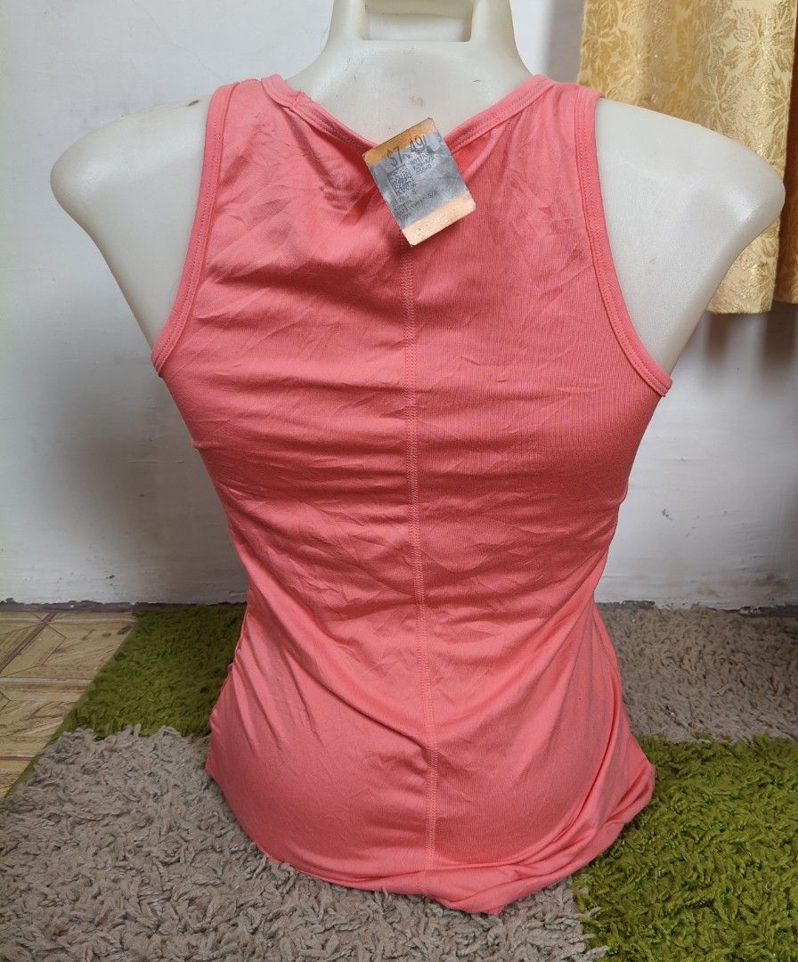 Champion sports top (Category: Activewear) located in Midsayap. Submitted by leighdeelovelylocks (Listing ID 1468976278, Image 3). Description: .
