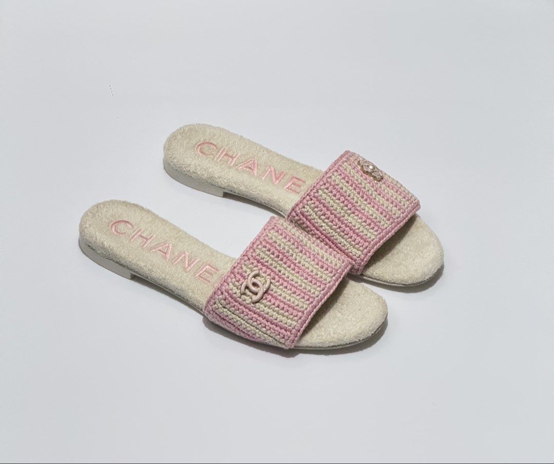 Chanel (Category: Flats & Sandals) located in Quezon City. Submitted by byuklph (Listing ID 1469120573, Image 3). Description: Auth💯size40.5 Excellent condition no inclusion .