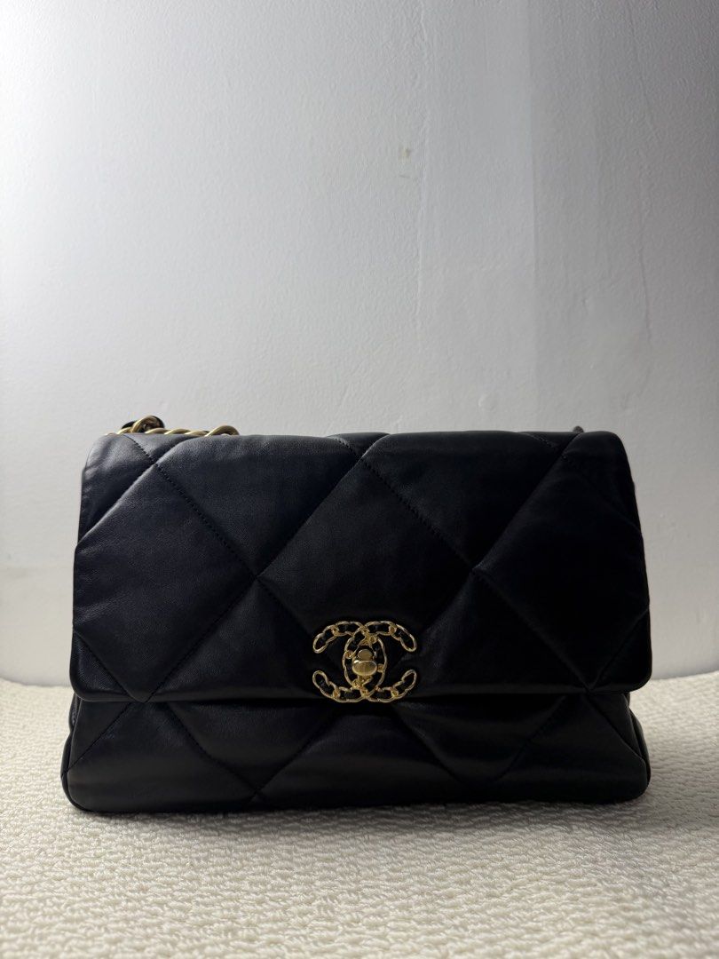 CHANEL 19 Flap Bag (Category: Luxury Bags & Wallets) located in Manila. Submitted by corte.collection (Listing ID 1468998966, Image 1). Description: 👜 Excellent / Mint condition 📍Makati City for meetups y 📲 Follow us on FB,IG, Tiktok: Corté / corte.collection 📩 DM for inquiries, price is Negotiable! .