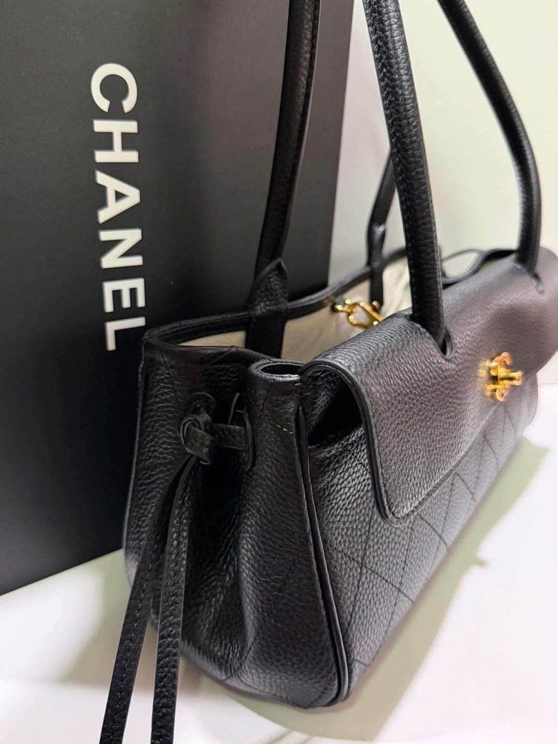 Chanel eastwest (Category: Luxury Bags & Wallets) located in Paranaque City. Submitted by kgmgiftedph20 (Listing ID 1468955021, Image 3). Description: .