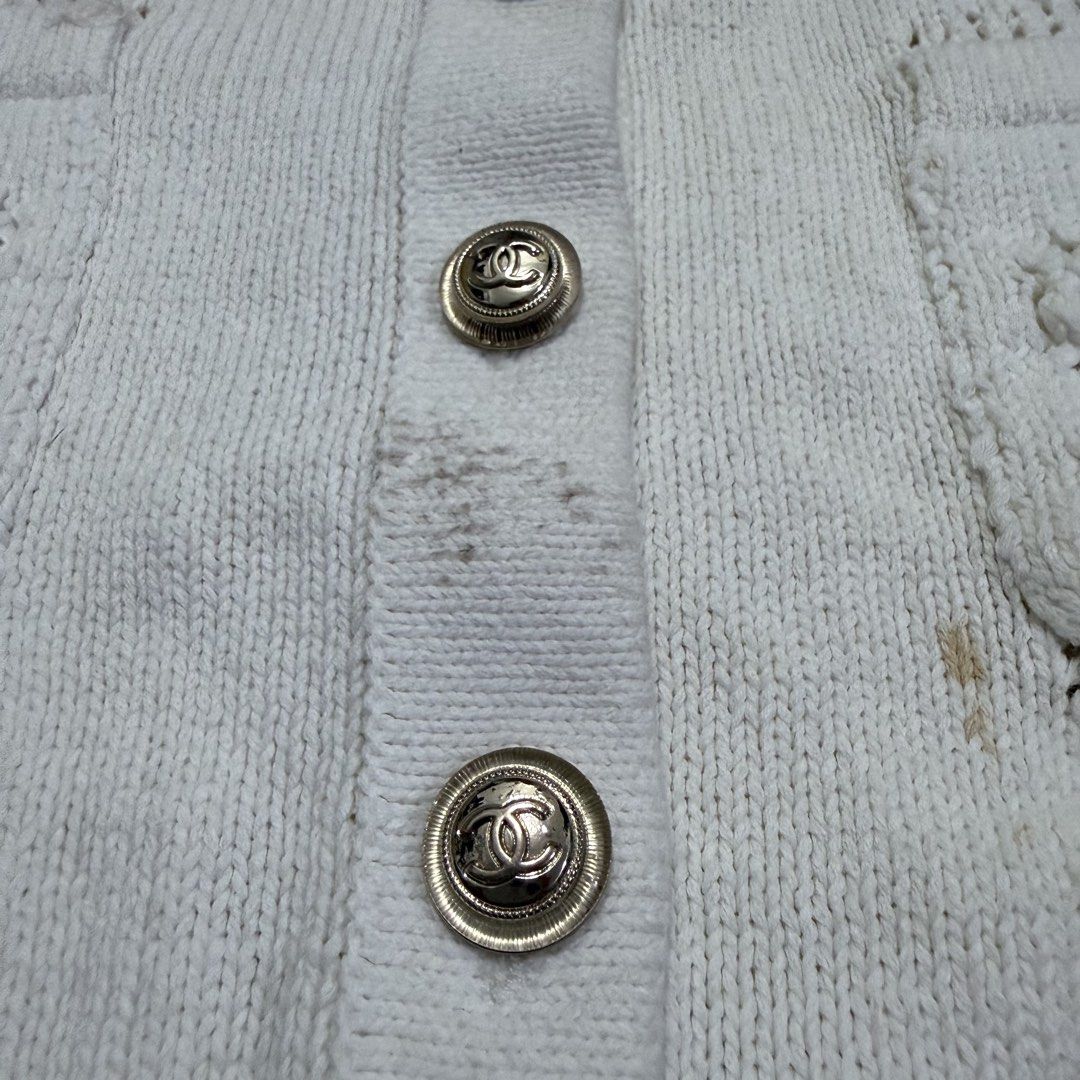 Chanel Knit Cardigan (Category: Luxury Apparel) located in Imus. Submitted by casterhitz (Listing ID 1468932990, Image 3). Description: Size 38 fits medium 20x25 No issue Excellent condition .