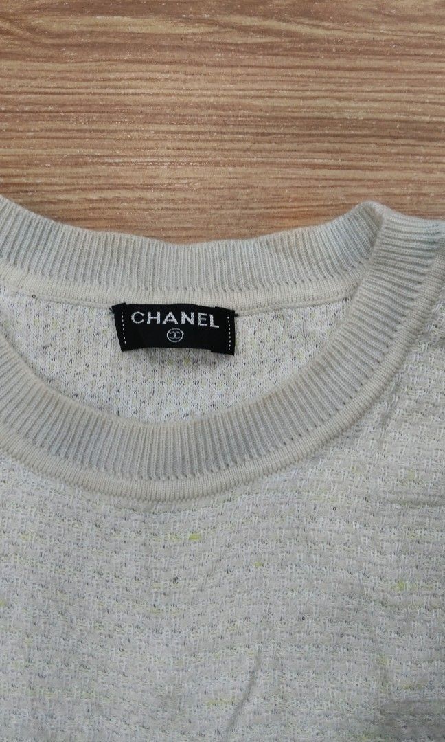 Chanel knitted for women's (Category: Blouses) located in Zamboanga. Submitted by nurjim_hajim (Listing ID 1468971161, Image 2). Description: No issue.
