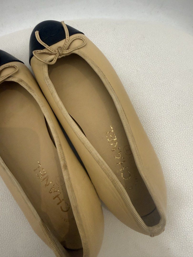 Chanel Lambskin Captoe Ballerina (Category: Flats & Sandals) located in Angeles City. Submitted by bagpriceinfiniteluck (Listing ID 1469088713, Image 2). Description: Preloved. Excellent used condition. BARGAIN SALE!! 💯CHANEL LAMBSKIN captoe Ballerina Flats iconic beige and black colorway size 36.5 💓 Bawal na to sa maarte, konting linis lang, super pamigay sale price. Ready for shipping🇵🇭🇵🇭 Thank you. God Speed✨✨.