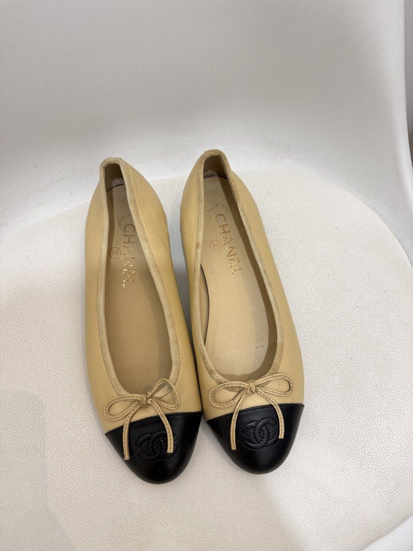 Chanel Lambskin Captoe Ballerina (Category: Flats & Sandals) located in Angeles City. Submitted by bagpriceinfiniteluck (Listing ID 1469088713, Image 1). Description: Preloved. Excellent used condition. BARGAIN SALE!! 💯CHANEL LAMBSKIN captoe Ballerina Flats iconic beige and black colorway size 36.5 💓 Bawal na to sa maarte, konting linis lang, super pamigay sale price. Ready for shipping🇵🇭🇵🇭 Thank you. God Speed✨✨.